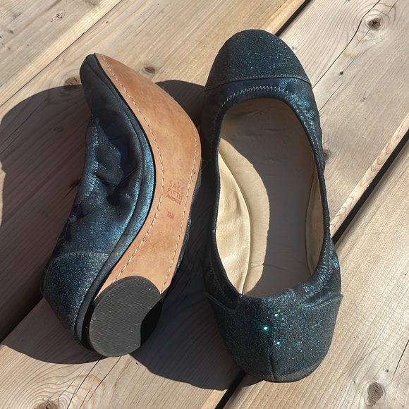 Saks Fifth Avenue leather stretch ballet flats - Picture 4 of 7